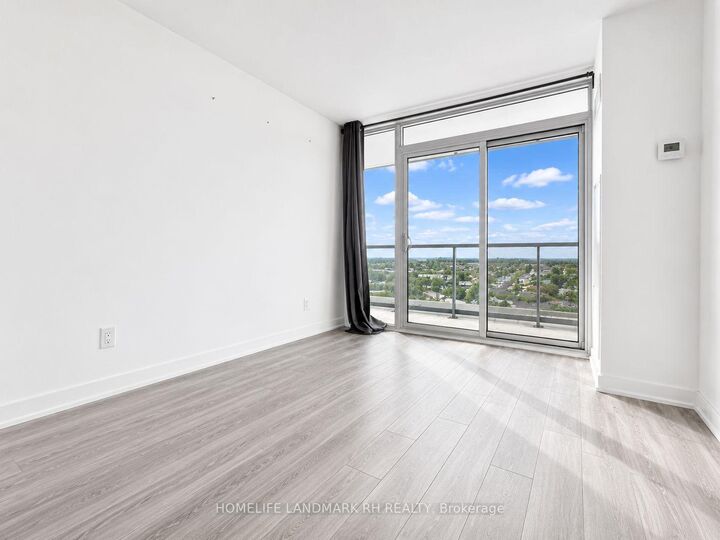 Property Photo:  160 Flemington Road 1117  ON M6A 1N6 