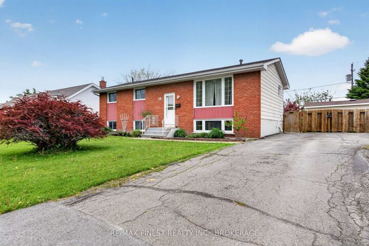 Property Photo:  14 Chesterfield Drive  ON K7N 1M2 