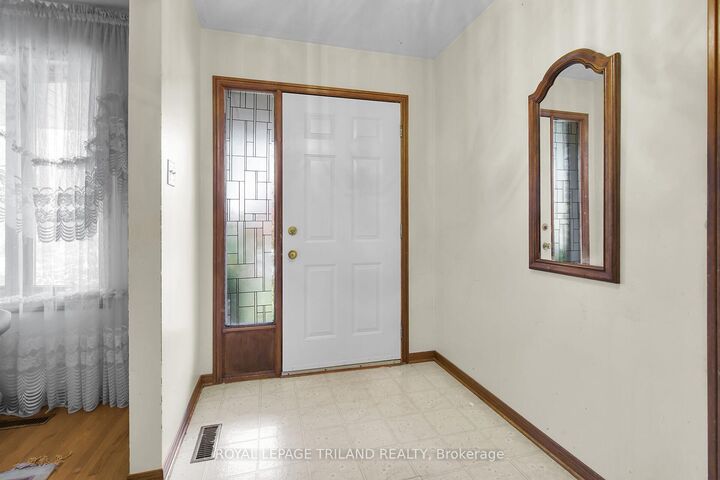 Property Photo:  42 Applegreen Grove  ON N6J 4K4 