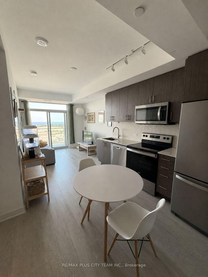 Property Photo:  2782 Barton Street 1512  ON L8E 0L3 
