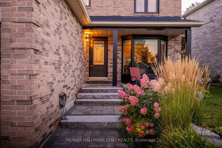Property Photo:  12 Grasett Crescent  ON L4N 6Z8 