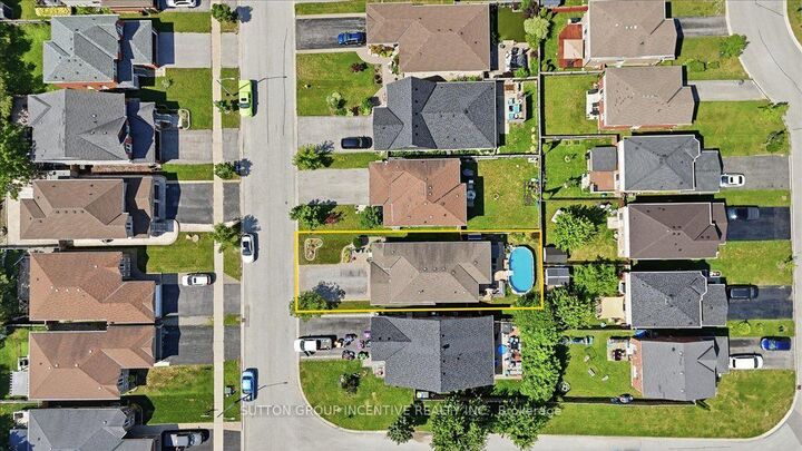 Property Photo:  17 White Crescent  ON L4N 5Z9 