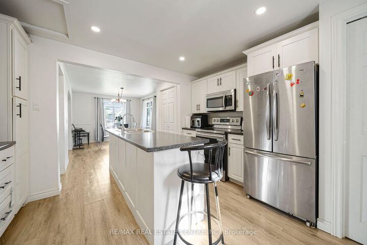 Property Photo:  24 Park Street  ON N5H 2P3 