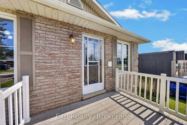 Property Photo:  59 Avondale Road  ON K8P 4G2 