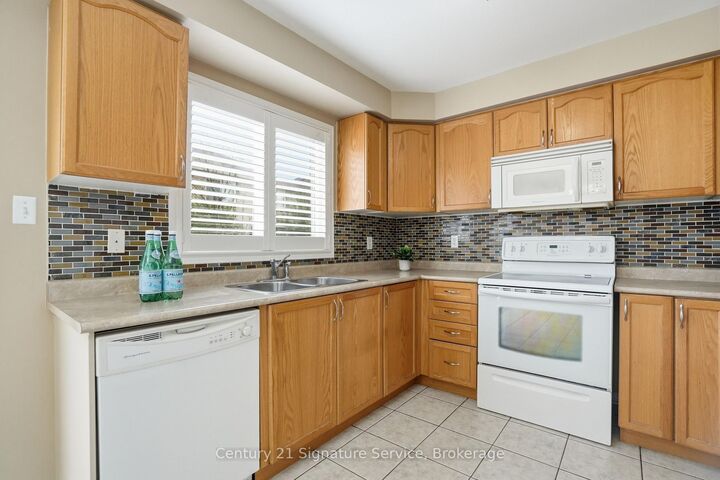 Property Photo:  4 Cloverlawn Street  ON L7A 3X6 