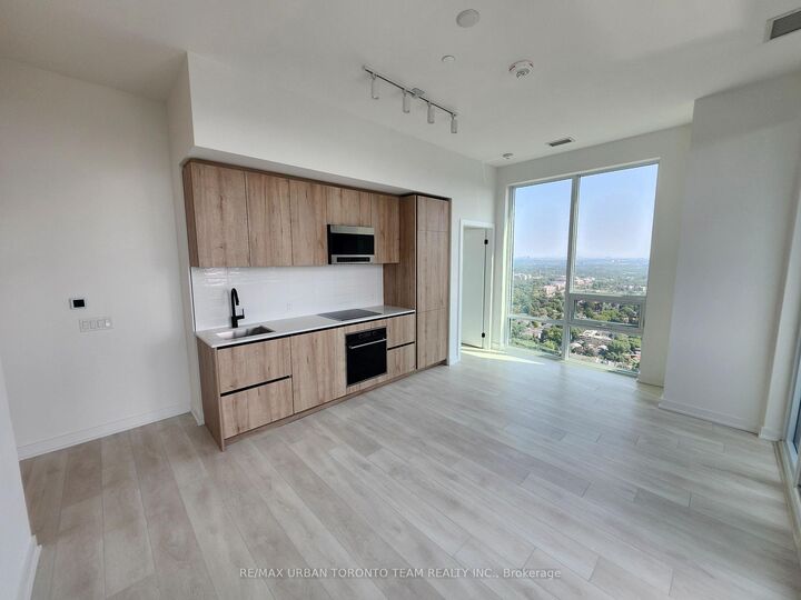 Property Photo:  117 Broadway Avenue 3904  ON M4P 1V3 