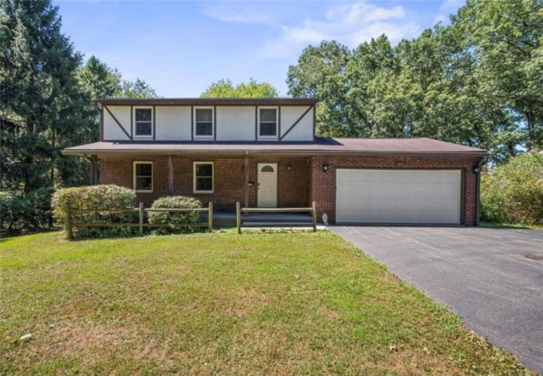 Property Photo:  450 Greenwood Dr  PA 16148 