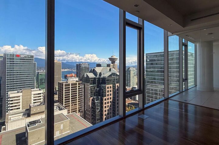 Property Photo:  667 Howe 2702  BC V6C 0B5 