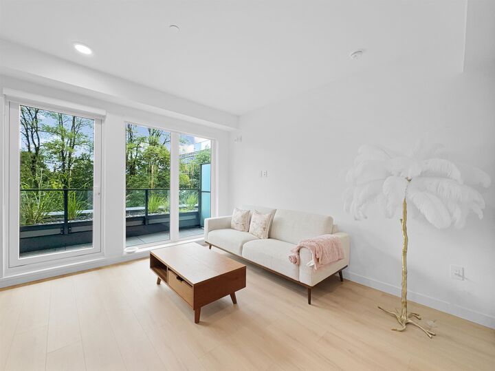 Property Photo:  133 W 49th Avenue 3xx  BC V5Y 0P8 