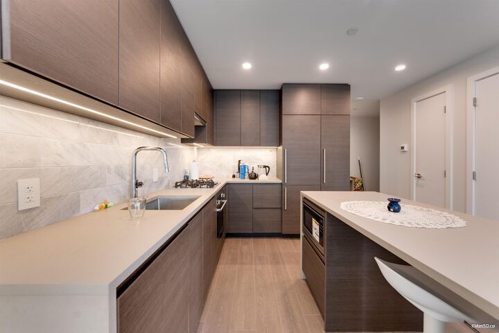 Property Photo:  2108 Gilmore Avenue 2812  BC V5C 0N8 