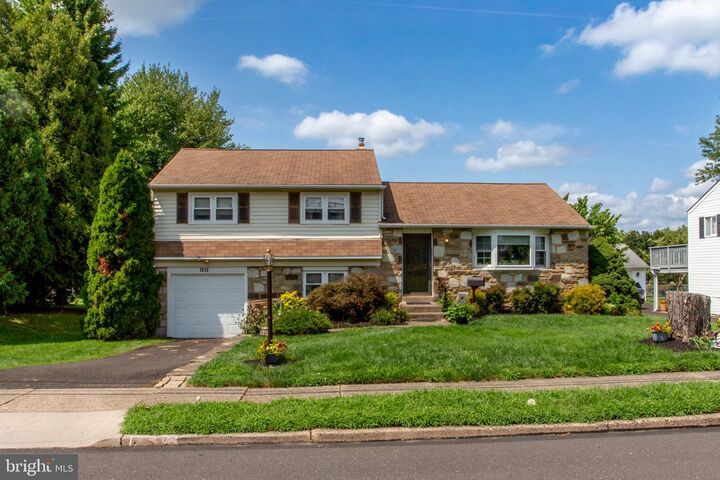 Property Photo:  1212 Dahlia Road  PA 18974 