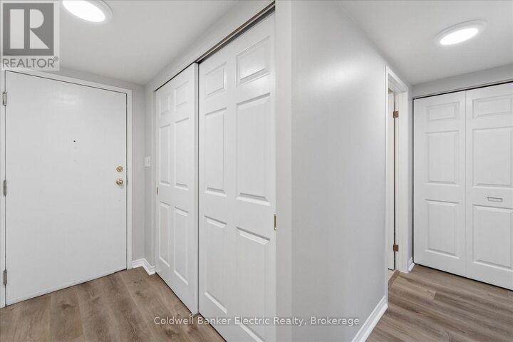 Property Photo: 40 Auburn Street 206 ON K9H 2G2