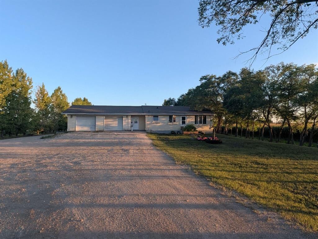 Property Photo:  34088 (Blumenhoff) 41N Road  MB R0A 0C1 