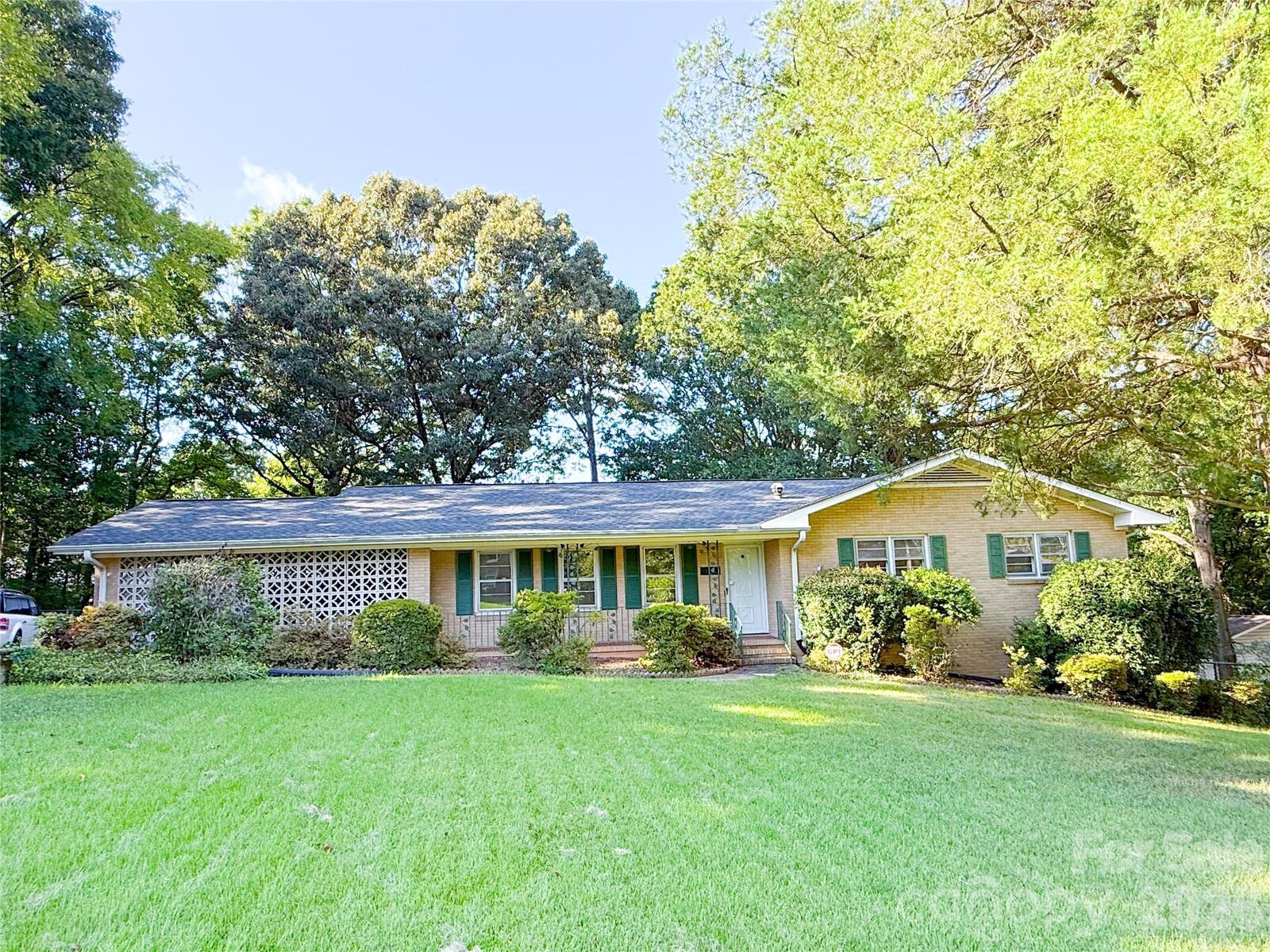 Property Photo:  316 Hudson Drive  NC 28075 