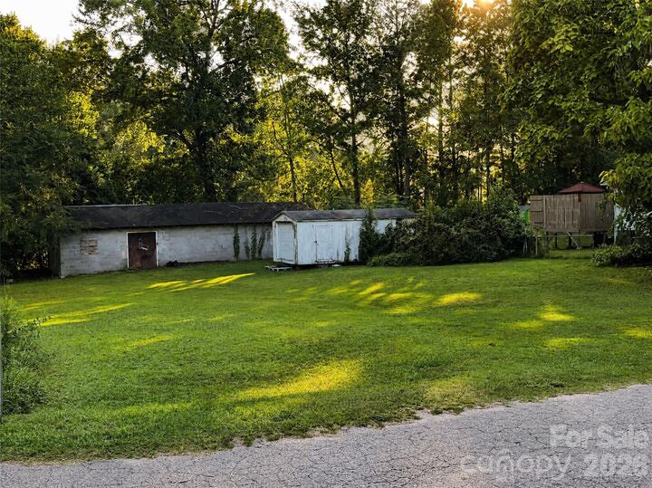 Property Photo:  818 Skyland Street  NC 28083 