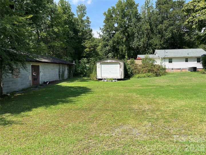 Property Photo:  818 Skyland Street  NC 28083 