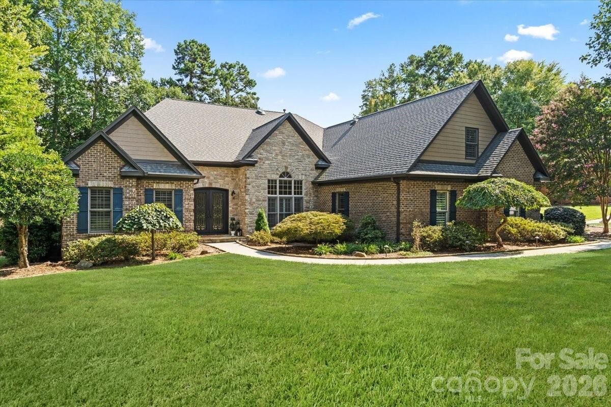 Property Photo: 7832 Chapel Creek Drive NC 28037