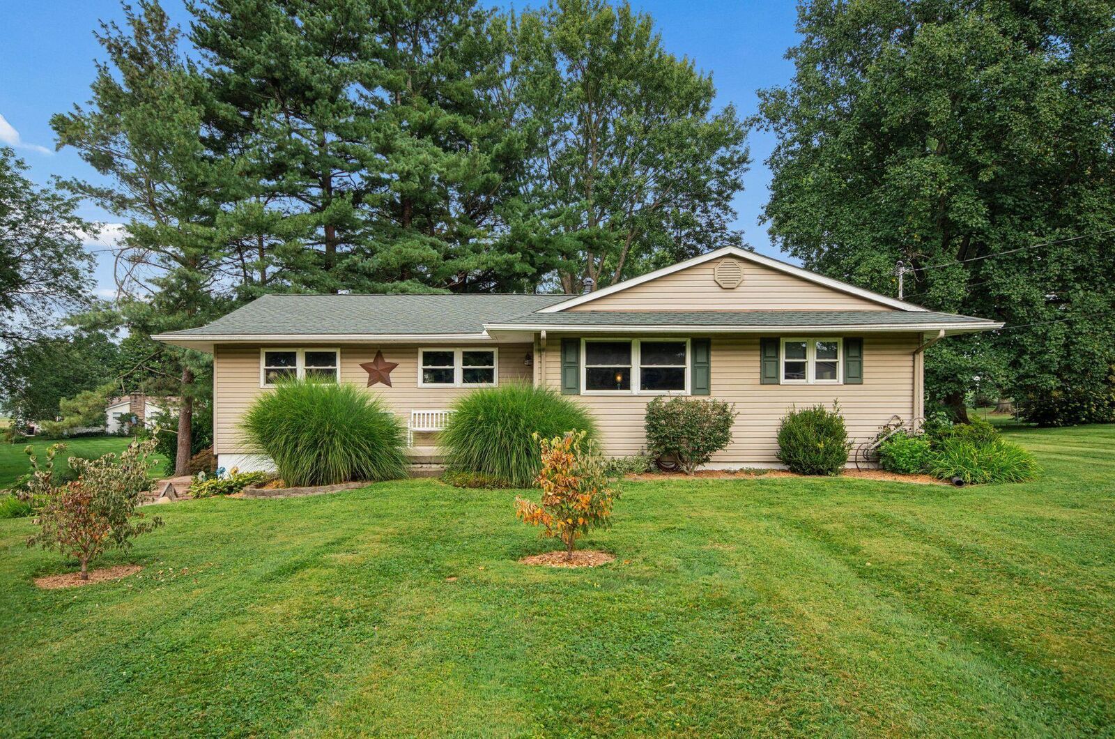 Property Photo: 193 Caroline Drive OH 43025