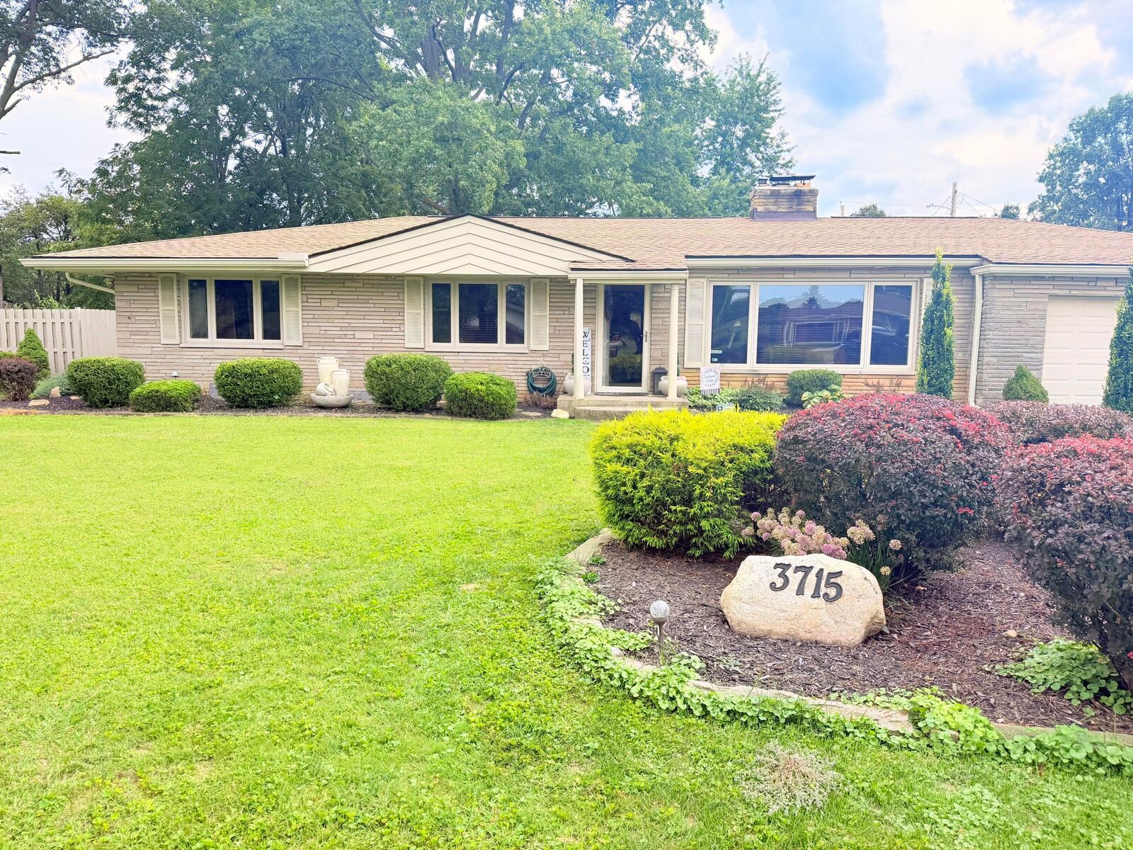 Property Photo: 3715 Montclair Drive OH 43219