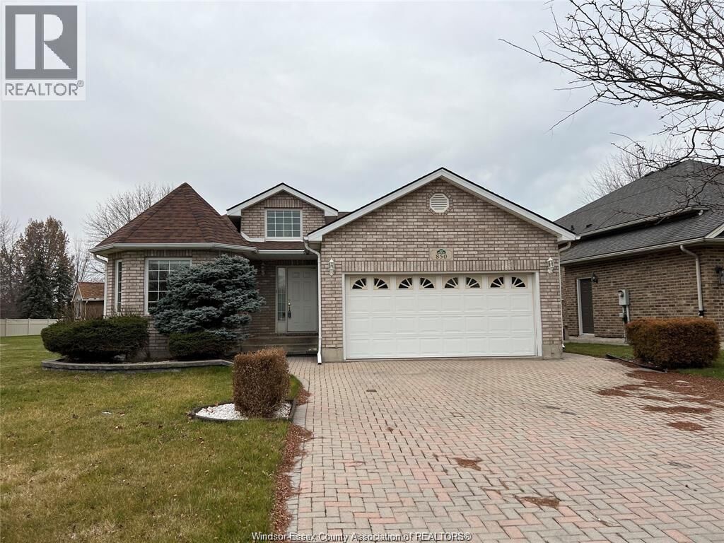 Property Photo:  850 Hacienda Court  ON N9G 2T1 