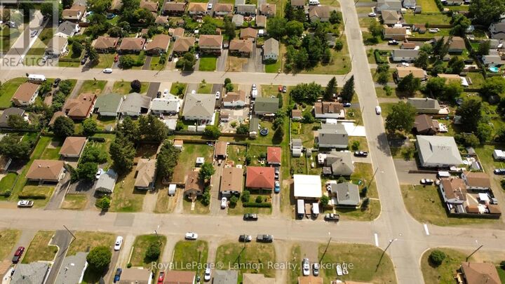 Property Photo:  825 Newport Avenue  ON P7A 6J8 