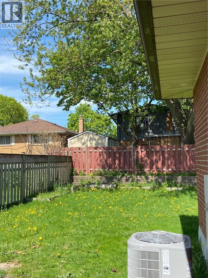 Property Photo:  194 River Road East Upper  ON N2B 2G8 
