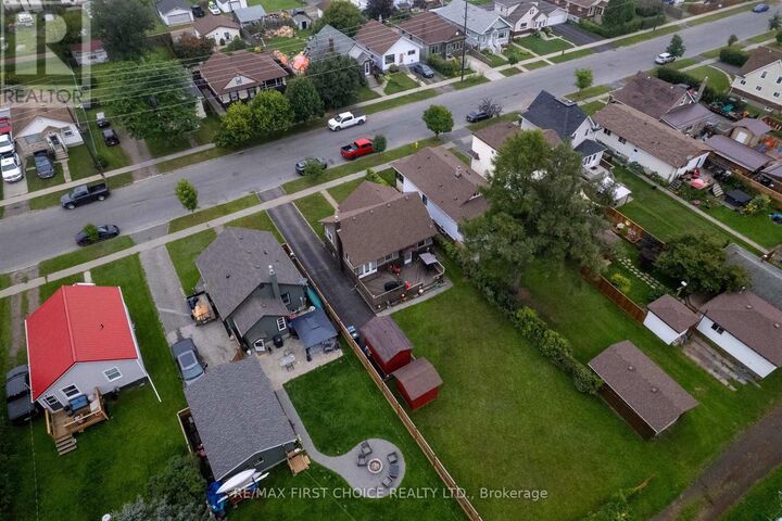 Property Photo:  370 Mary Street East  ON P7E 4J9 