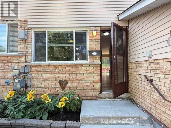 Property Photo:  74 Laurie Crescent  ON N4K 6C3 