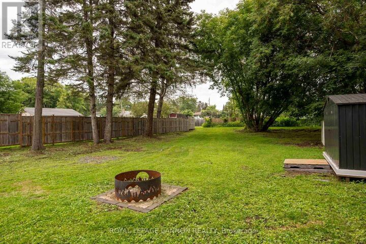 Property Photo:  238 Angus Street  ON P7A 2Y4 