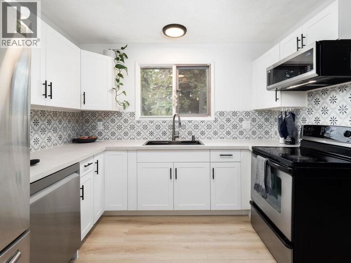 Property Photo:  2177 Sussex Lane  BC V2K 3J1 