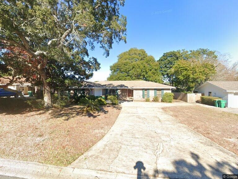 Property Photo: 5262 Springdale Drive FL 32570