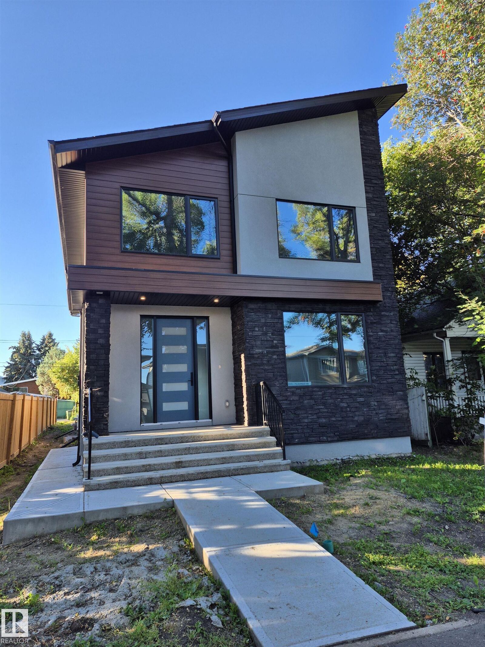 Property Photo: 9515 75 Avenue NW AB T6E 1H5