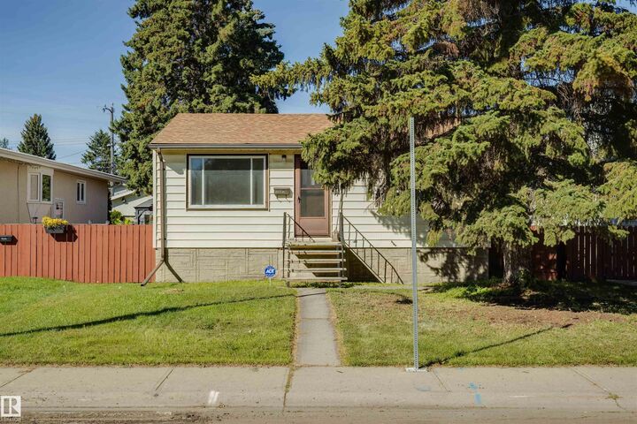 Property Photo:  10916 151 Street NW  AB T5P 1W1 