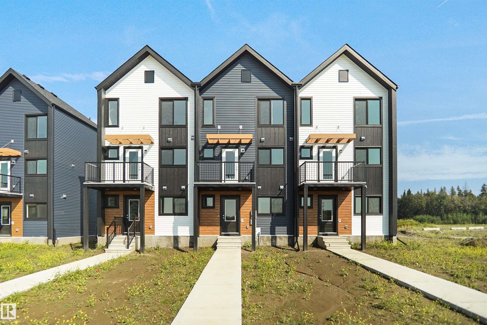 Property Photo: 124 Copperhaven Drive AB T8L 1R8