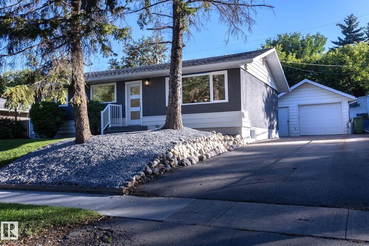 Property Photo:  21 Sheridan Drive  AB T8N 0J1 