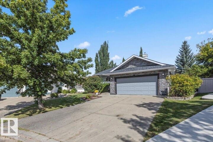Property Photo:  6 Hunter Place  AB T8N 5W6 