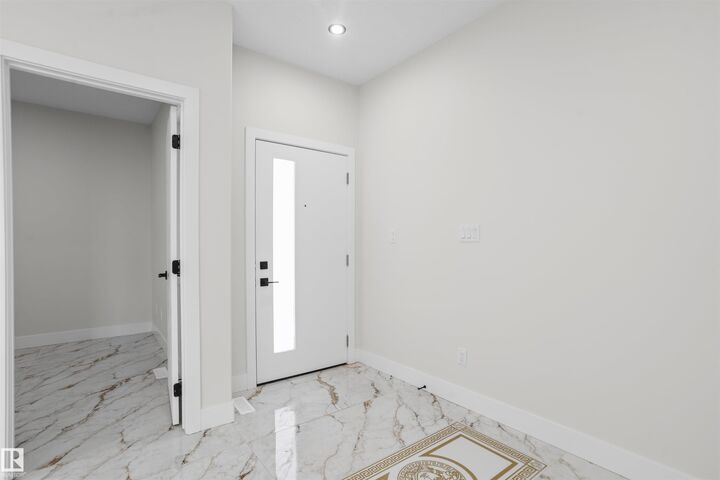 Property Photo:  220 21 Street SW  AB T6X 3C9 