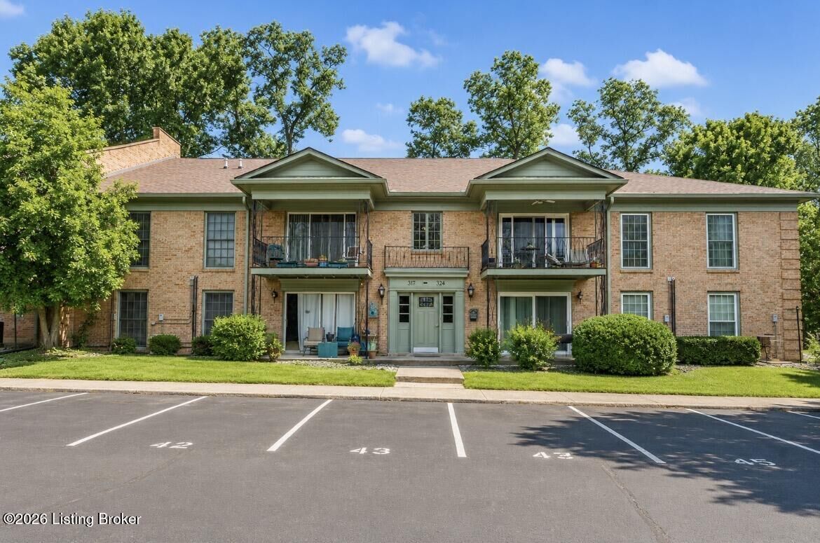 Property Photo: 320 Highwood Dr KY 40206