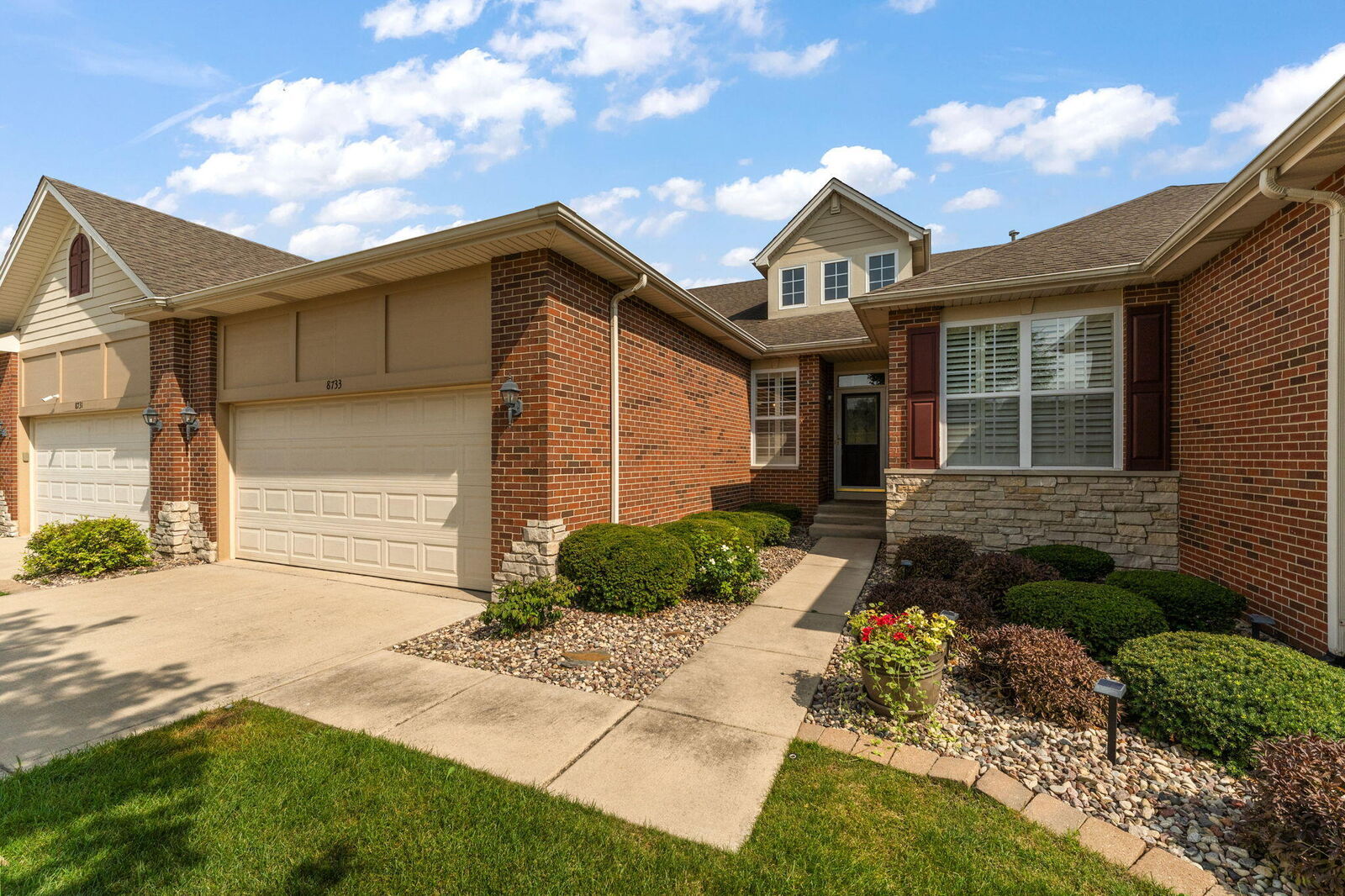 Property Photo:  8733 Forest Glen Court  IN 46373 