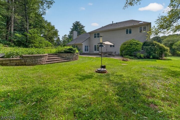 Property Photo:  6 Oakridge Rd  NJ 08801 