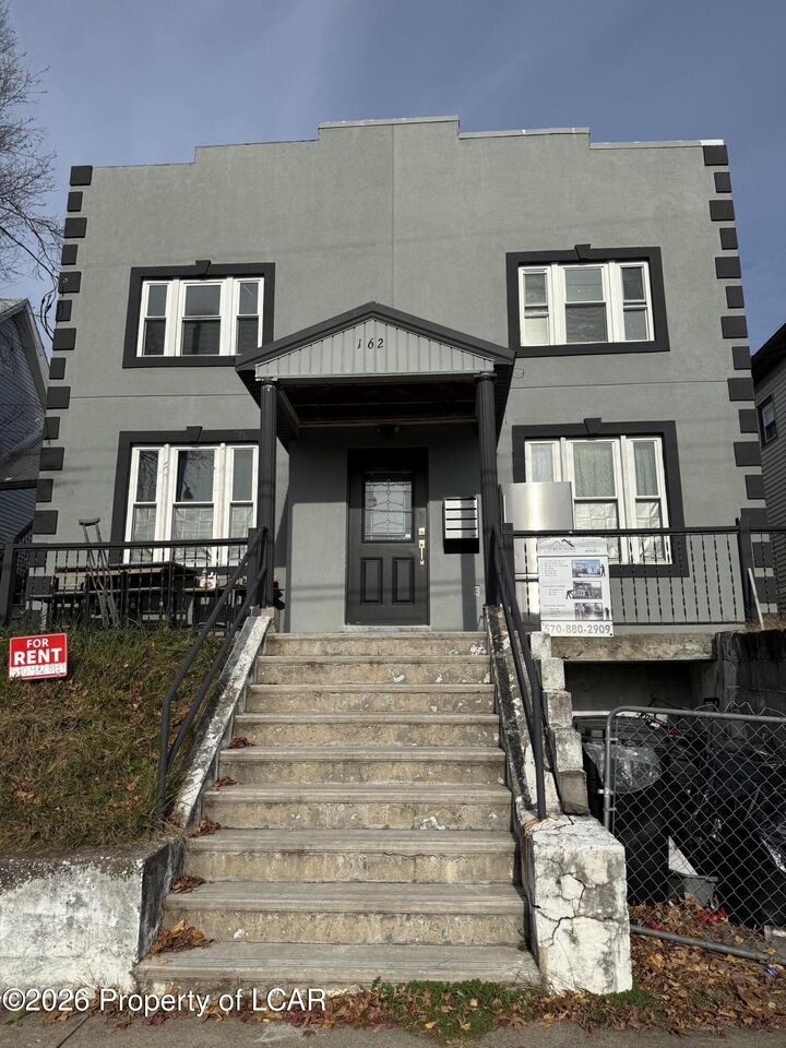 Property Photo:  