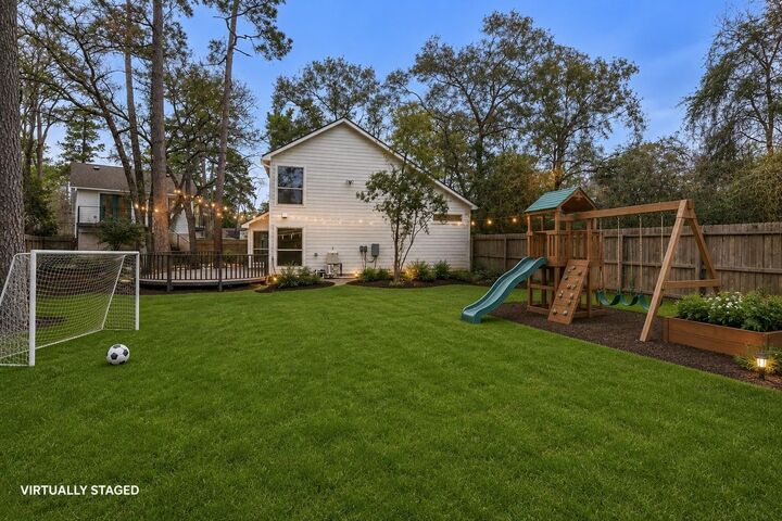 Property Photo: 4 N Autumnwood Way TX 77380
