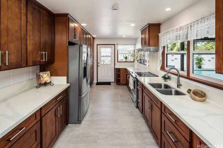 Property Photo:  50 Kalaka Place  HI 96734 