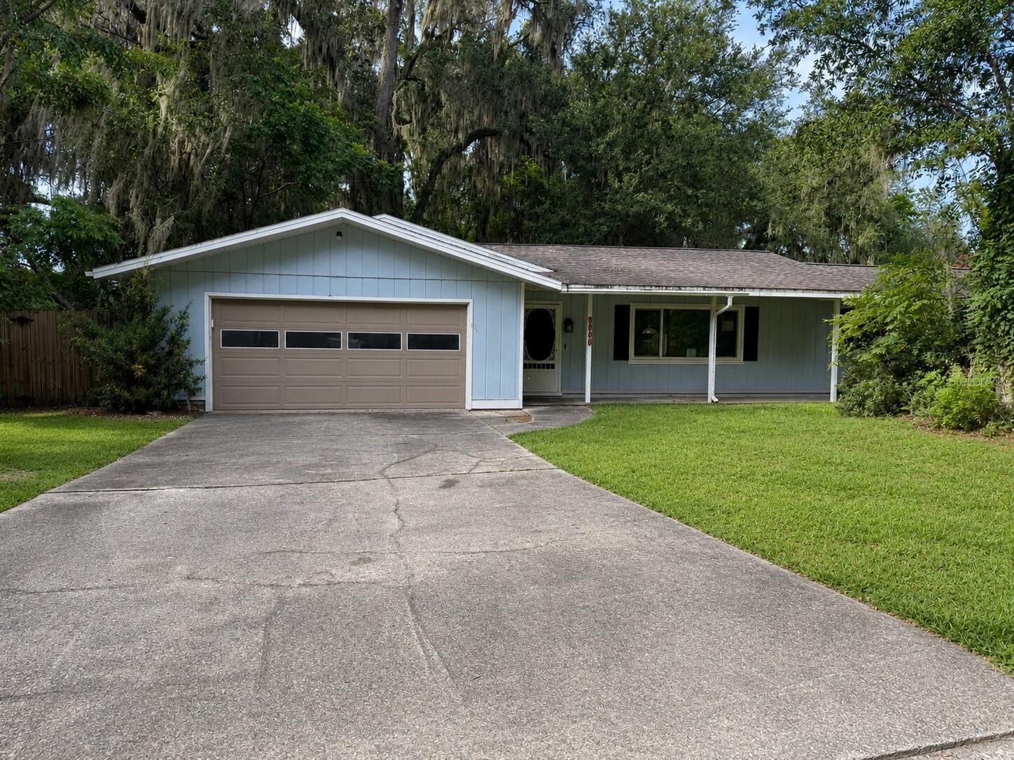 Property Photo:  1906 SW 48th Avenue  FL 32608 