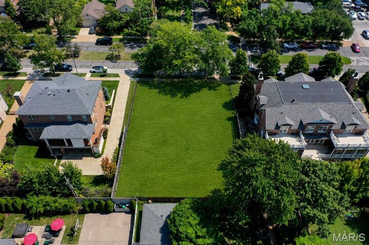 Property Photo: 123 N Forsyth Boulevard MO 63105