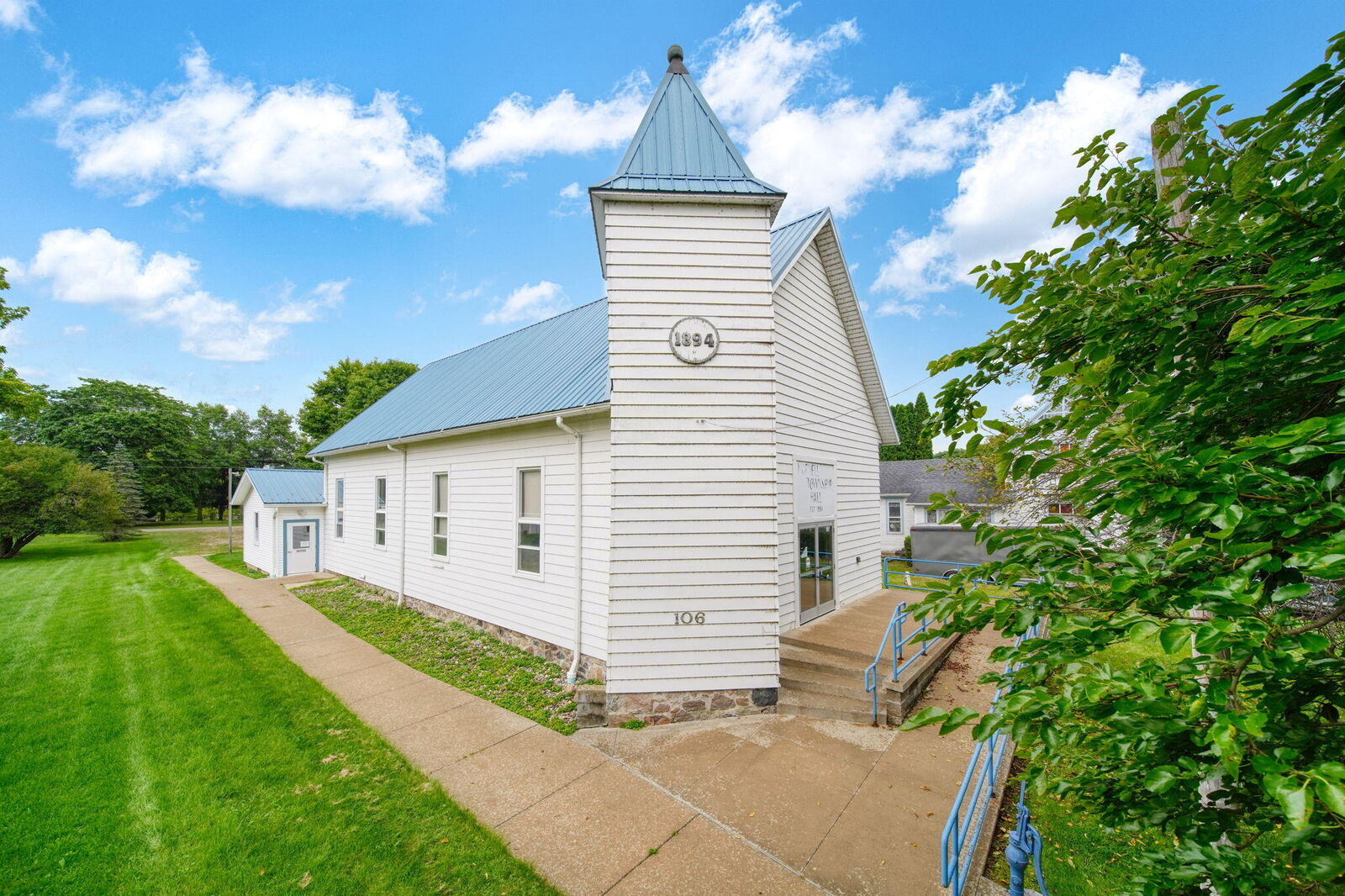 Property Photo:  106 E Commercial Street  MI 49230 