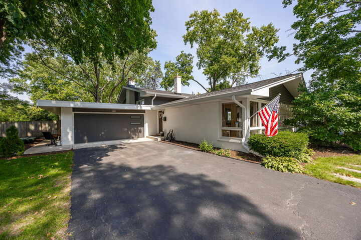 Property Photo:  1024 Catalpa Lane  IL 60540 