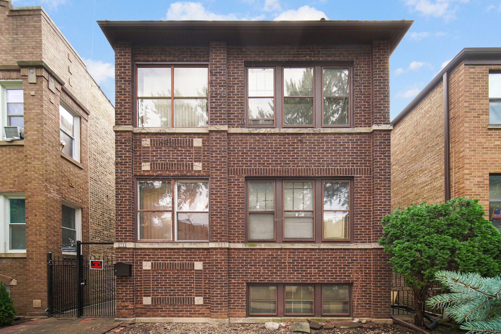 Property Photo: 5753 N Washtenaw Avenue IL 60659