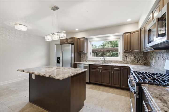 Property Photo:  6 Meadowood Drive  IL 60523 