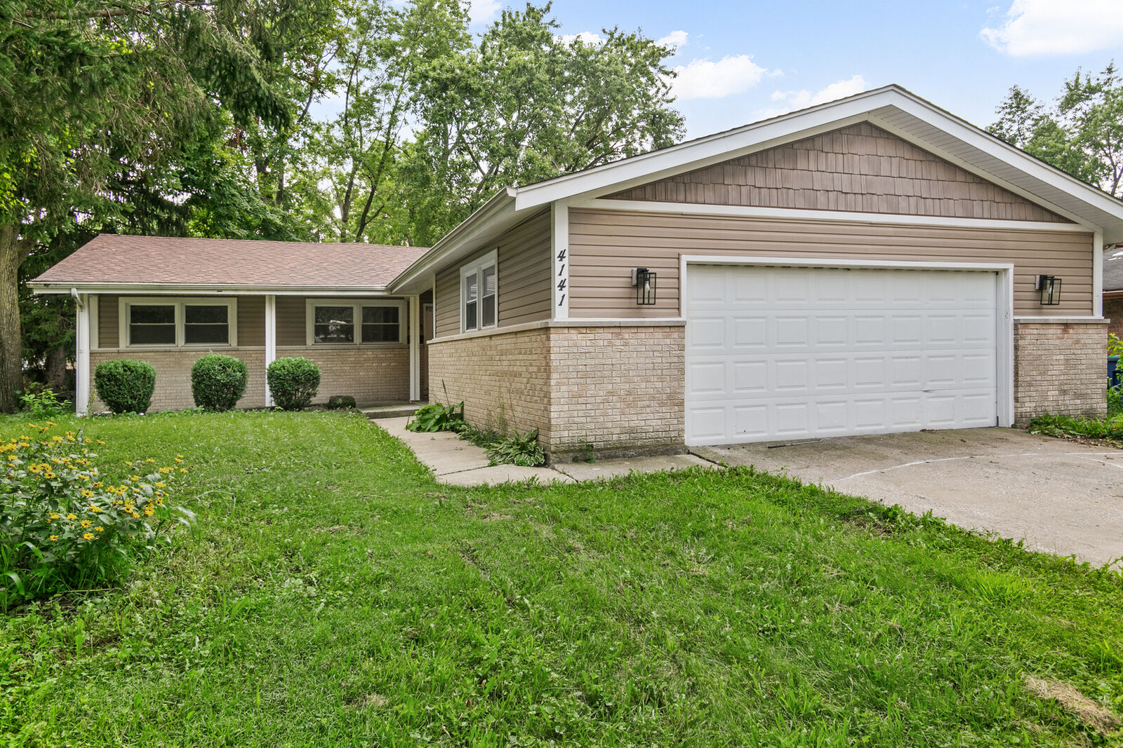 Property Photo:  4141 Applewood Lane  IL 60443 